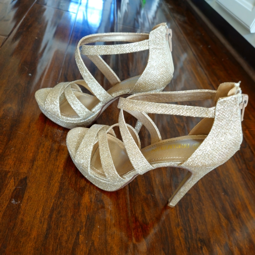Gold high heels 6.5